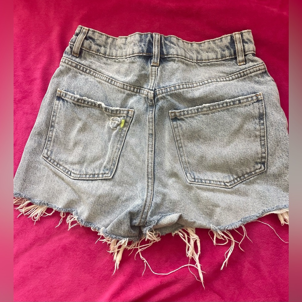Zara Jean Shorts with Rips and Embroidered E - Picture 3 of 4
